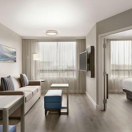 Embassy Suites By Hilton Montreal Airport Пуэнт-Клер Экстерьер фото