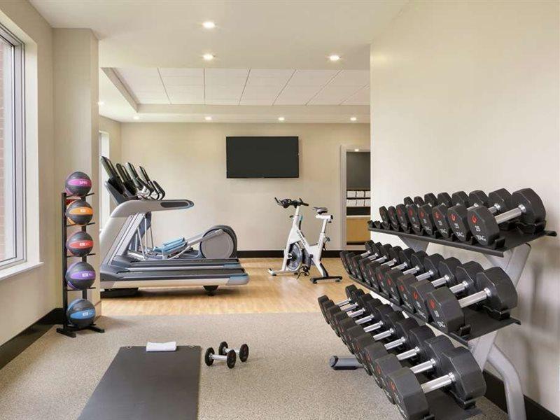 Embassy Suites By Hilton Montreal Airport Пуэнт-Клер Экстерьер фото