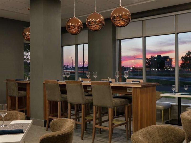 Embassy Suites By Hilton Montreal Airport Пуэнт-Клер Экстерьер фото