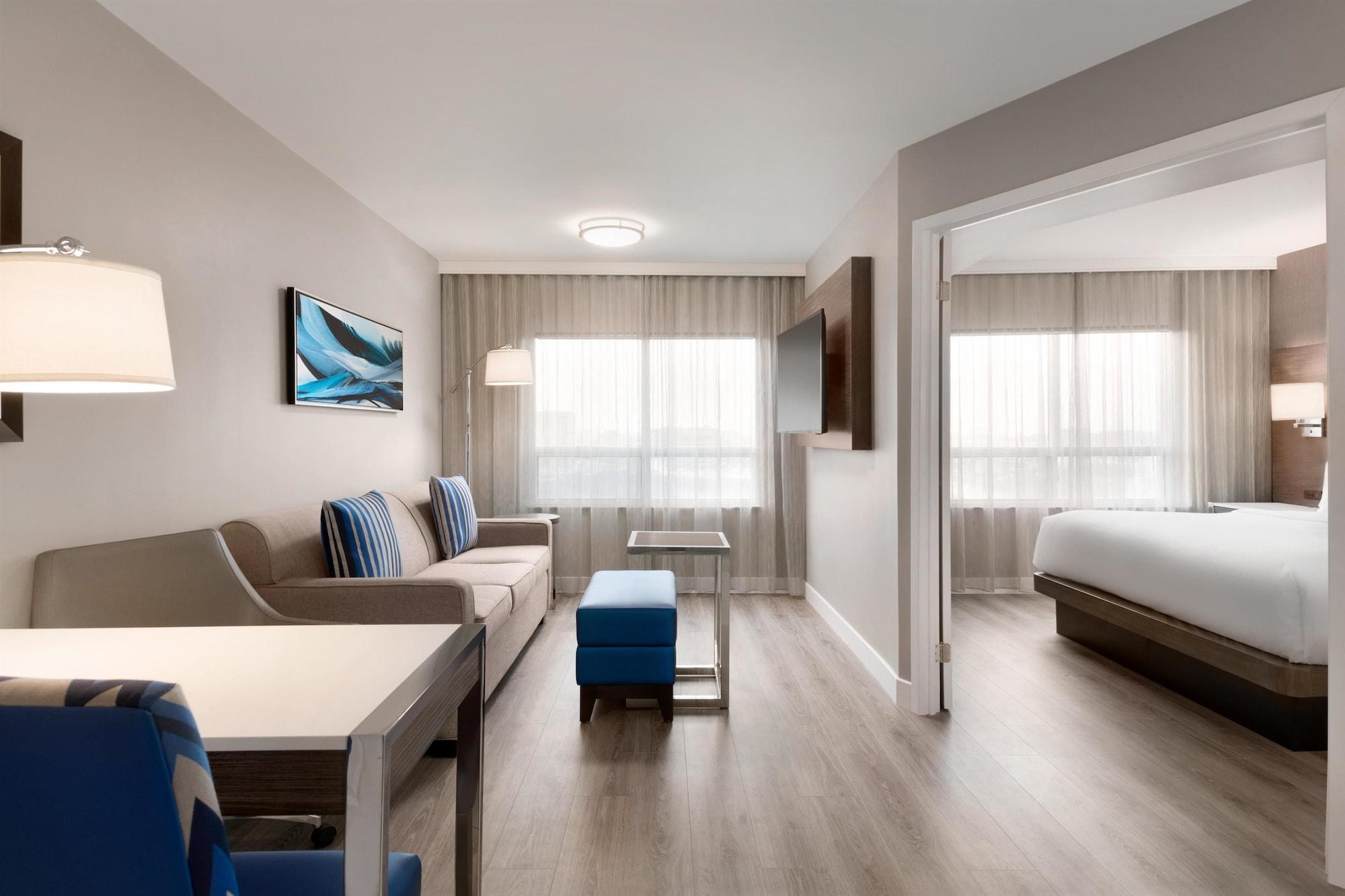 Embassy Suites By Hilton Montreal Airport Пуэнт-Клер Экстерьер фото