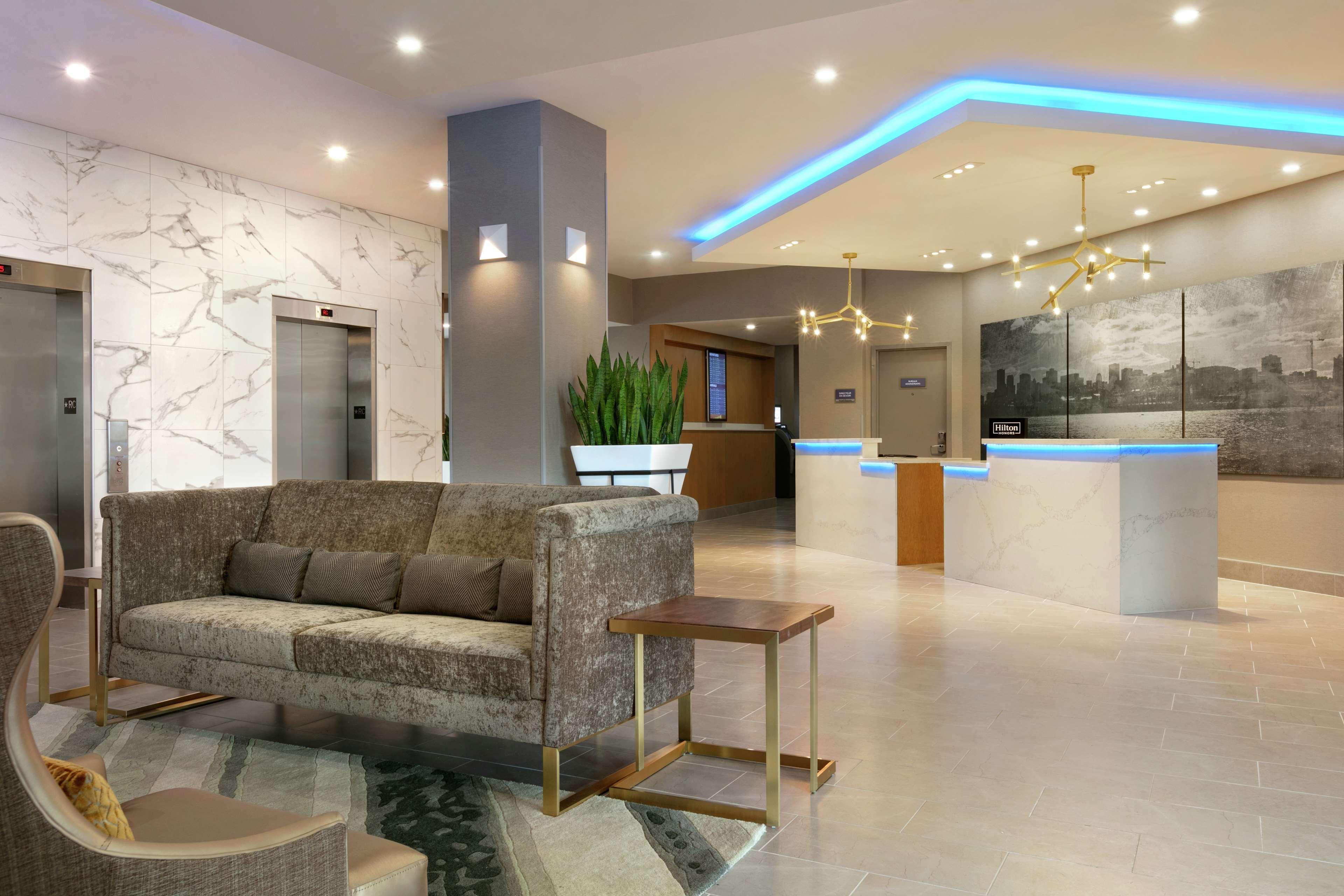 Embassy Suites By Hilton Montreal Airport Пуэнт-Клер Экстерьер фото