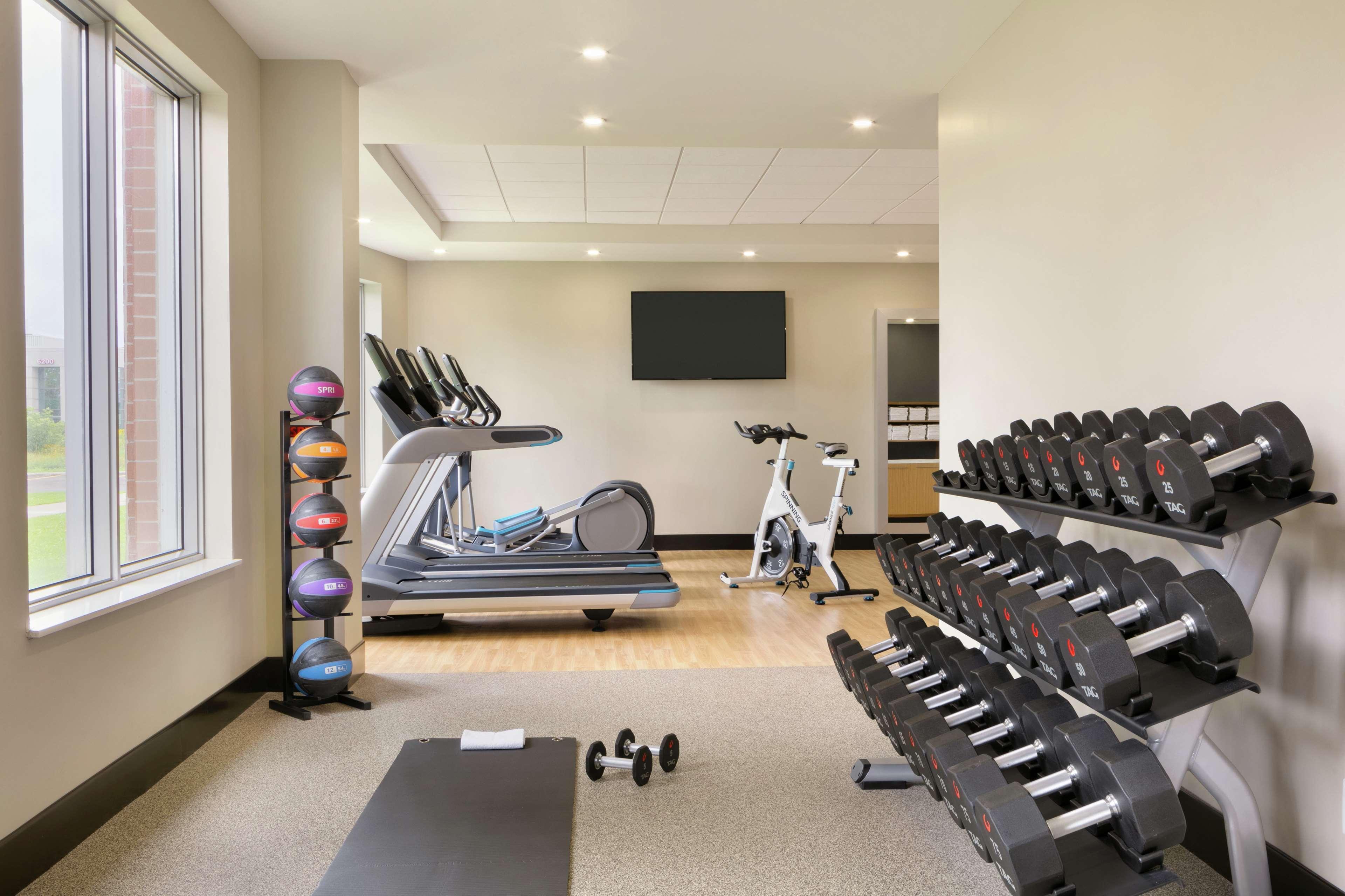 Embassy Suites By Hilton Montreal Airport Пуэнт-Клер Экстерьер фото