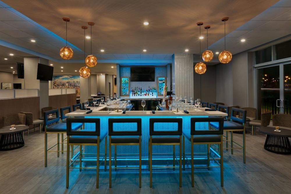 Embassy Suites By Hilton Montreal Airport Пуэнт-Клер Экстерьер фото