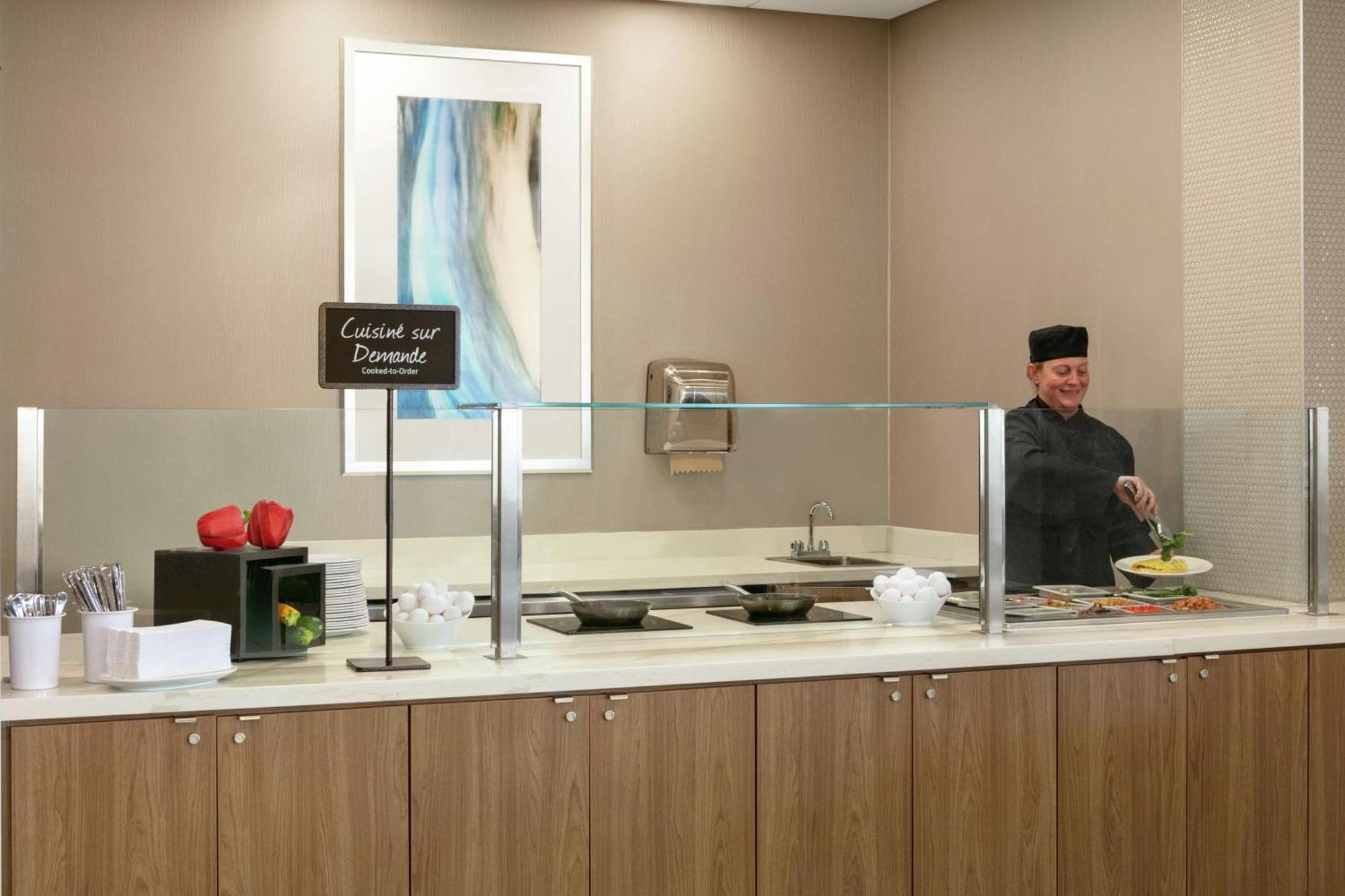 Embassy Suites By Hilton Montreal Airport Пуэнт-Клер Экстерьер фото