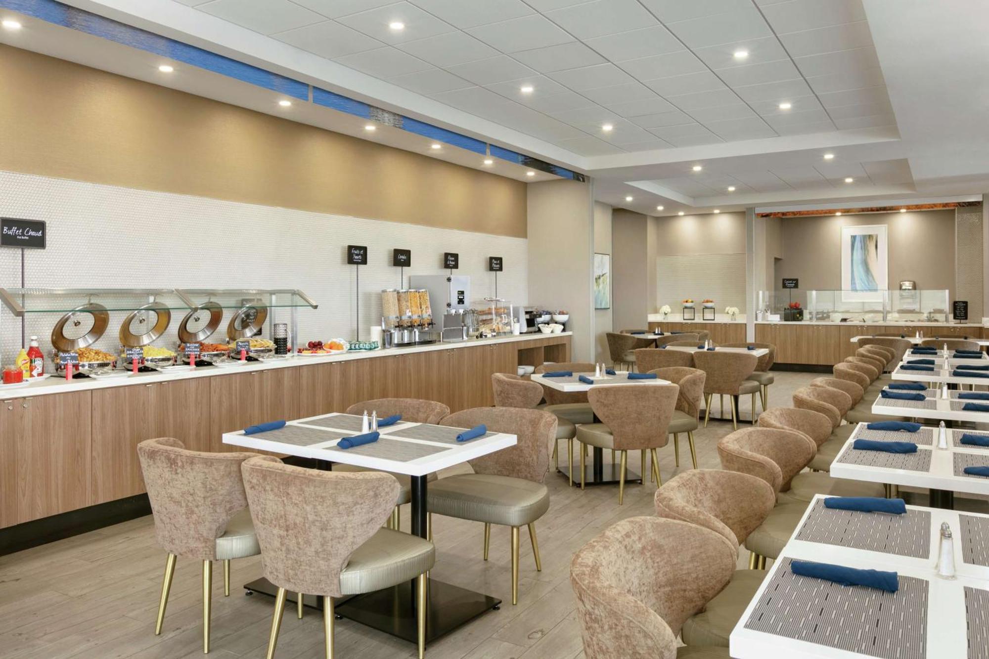 Embassy Suites By Hilton Montreal Airport Пуэнт-Клер Экстерьер фото
