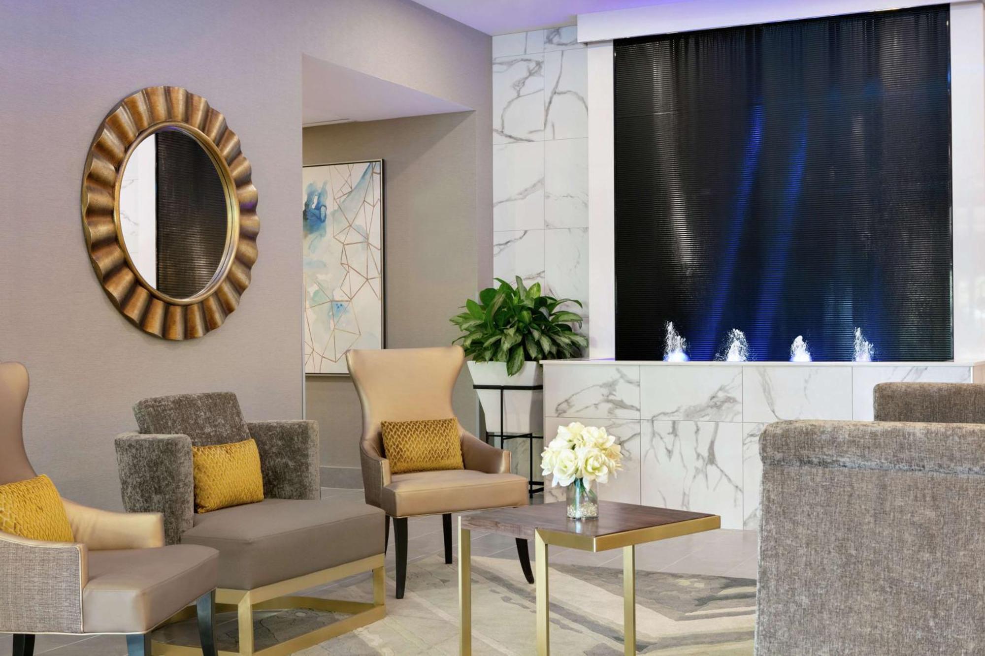 Embassy Suites By Hilton Montreal Airport Пуэнт-Клер Экстерьер фото