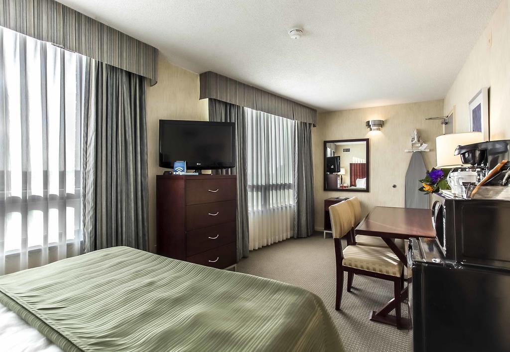 Embassy Suites By Hilton Montreal Airport Пуэнт-Клер Экстерьер фото