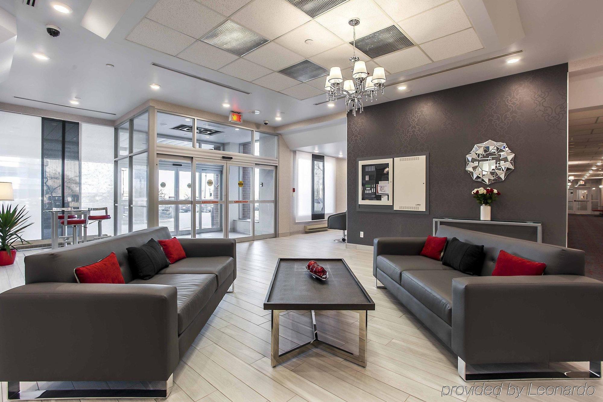Embassy Suites By Hilton Montreal Airport Пуэнт-Клер Экстерьер фото