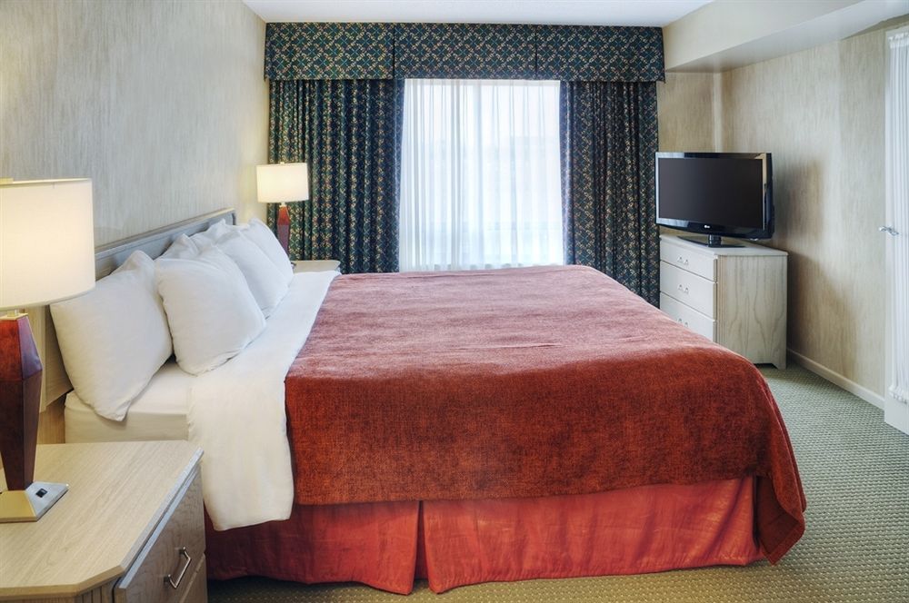 Embassy Suites By Hilton Montreal Airport Пуэнт-Клер Экстерьер фото
