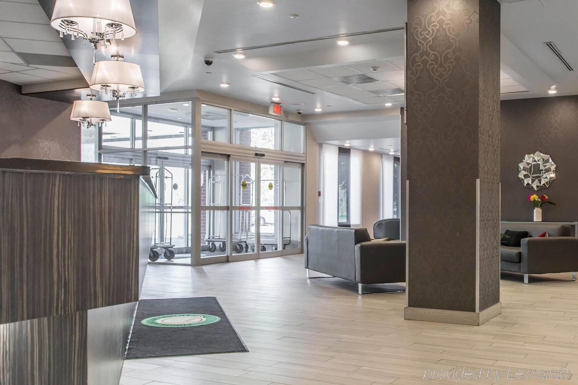Embassy Suites By Hilton Montreal Airport Пуэнт-Клер Экстерьер фото