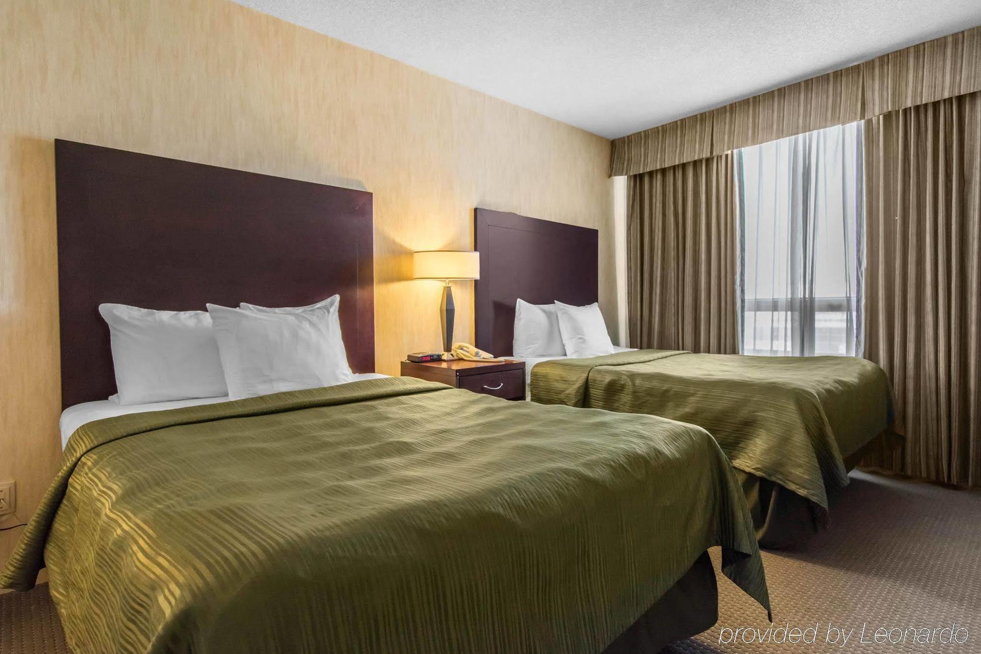 Embassy Suites By Hilton Montreal Airport Пуэнт-Клер Экстерьер фото